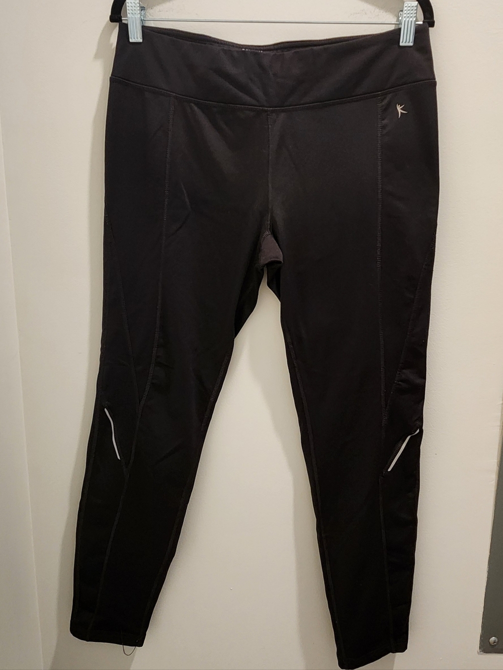 Black Athletic Gym Leggings with Silver Reflective Details